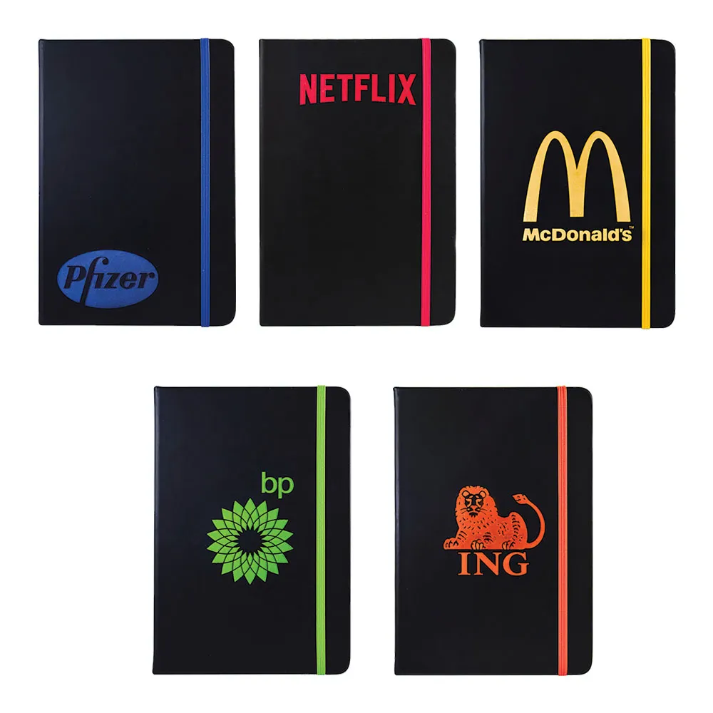 Conjunto de libretas negras listas para impresión personalizada mediante serigrafía, ideal para campañas corporativas y artículos promocionales.