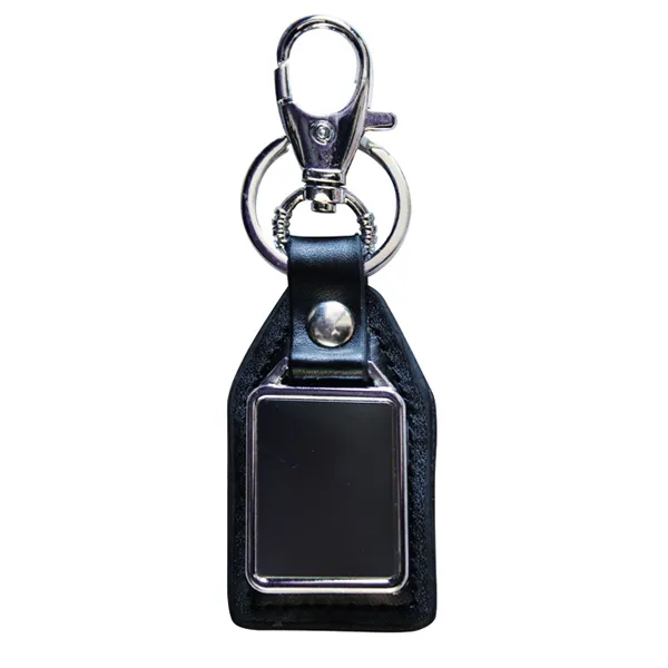 Llaveros de cuero personalizados con grabado elegante, presentado en color negro para uso corporativo y promocional.