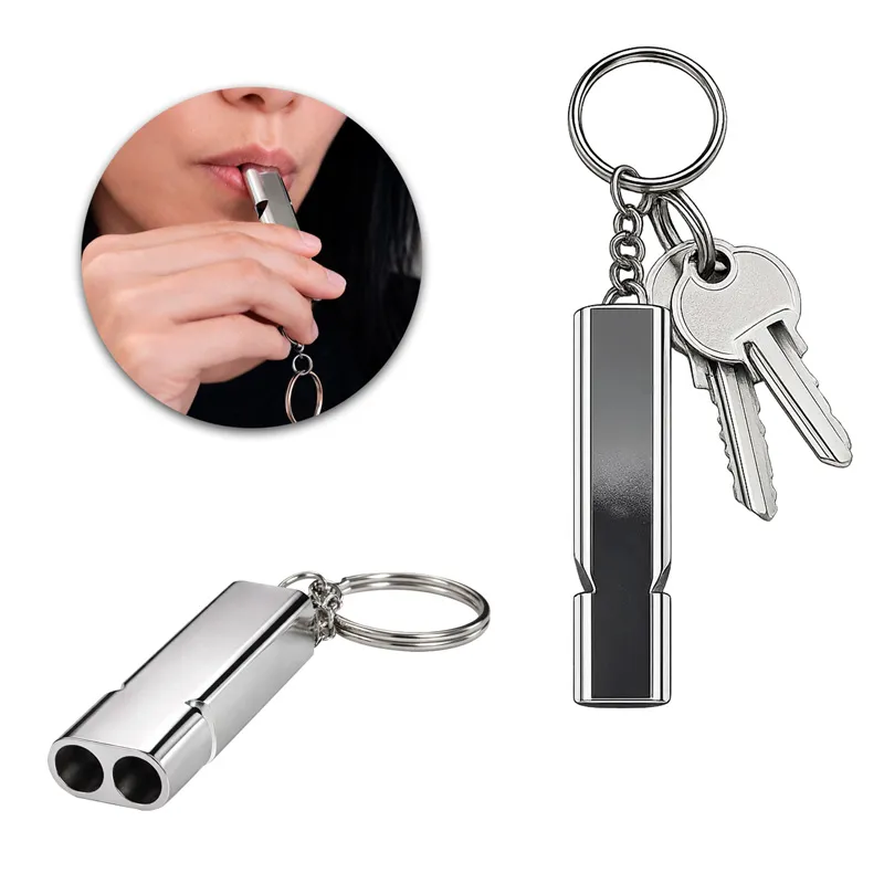 Imagen de llaveros personalizados metálicos con silbato, ideales para campañas promocionales, eventos corporativos y regalos empresariales.